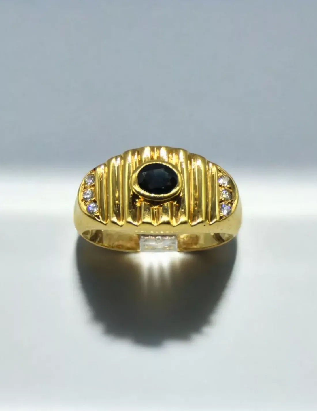Shop Anillo líneas con piedra oval azul y diamantes oro 18k - T.17 Anillos Con Brillantes | Anillos De Oro