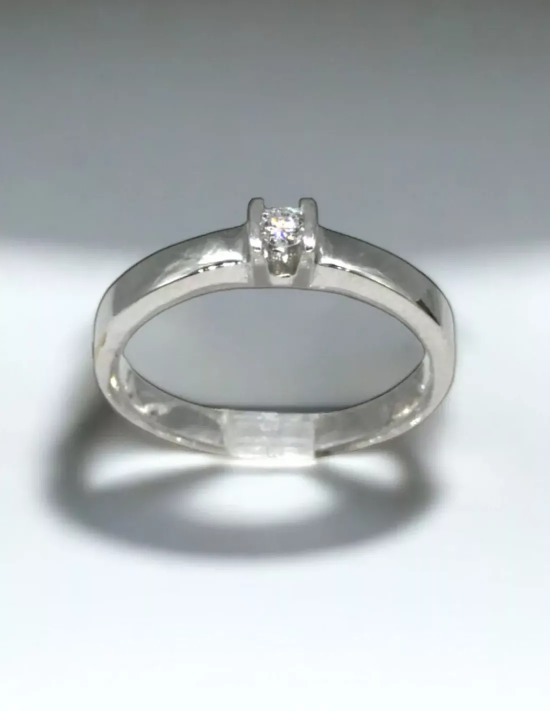 Fashion Anillo solitario de pedida con diamante en cuatro garras oro blanco 18k - T.11 Anillos Con Brillantes | Anillos De Oro