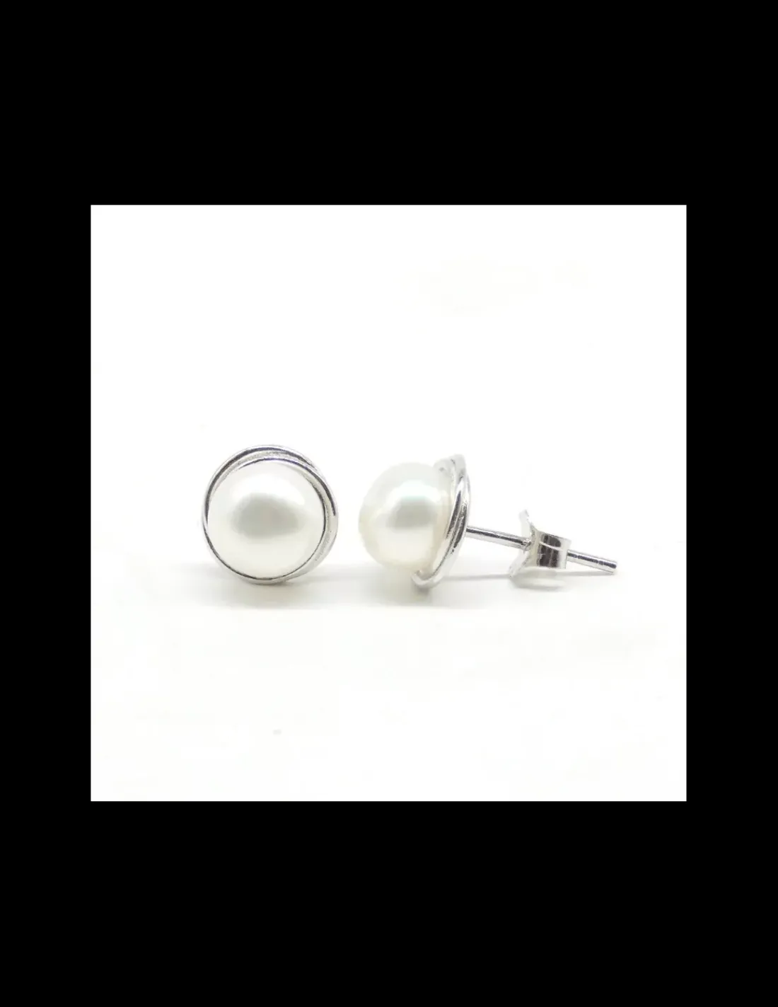 Shop Pendientes perla cultivada blanca en montura plata de Ley rodiada Pendientes De Plata